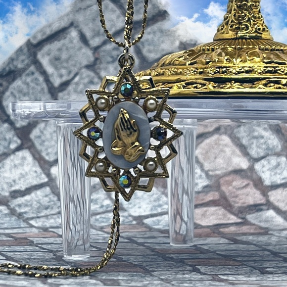 Vintage 12k GF Praying Hands Pendant Necklace - Picture 5 of 5